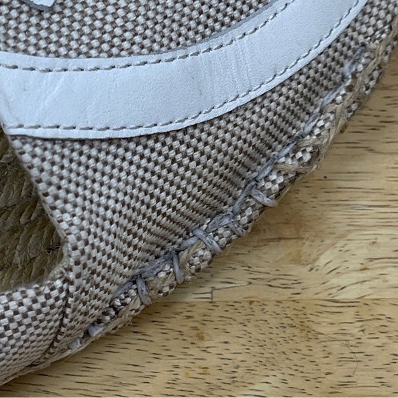 Tory Burch Lonnie Beige and White Woven Canvas Flats Espadrilles Size 9 - Picture 13 of 13